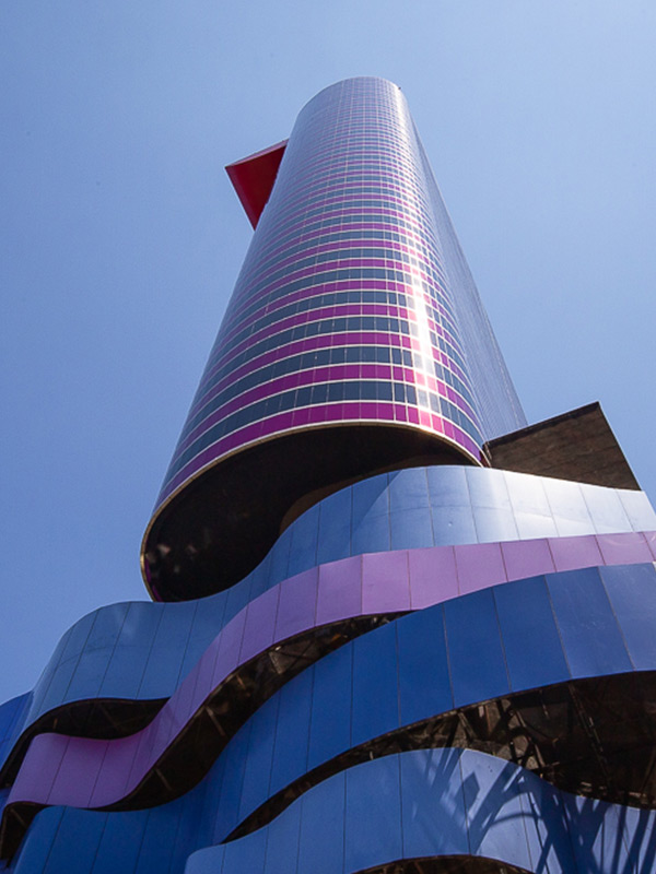 INSTITUTO TOMIE OHTAKE<br>A Pé 450M • 5 MIN*