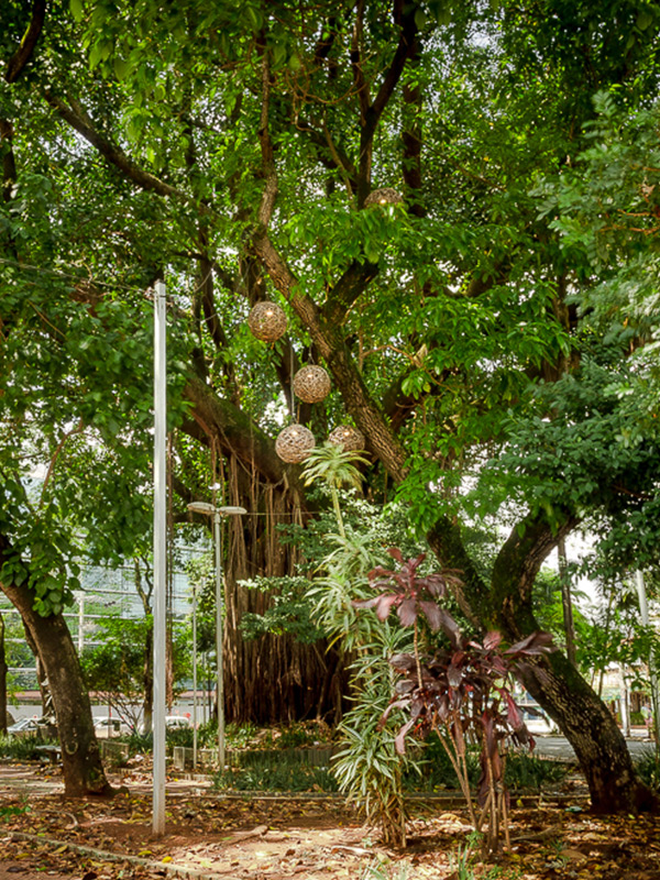 PRAÇA DOS OMAGUÁS<br>A Pé 240M • 3 MIN*