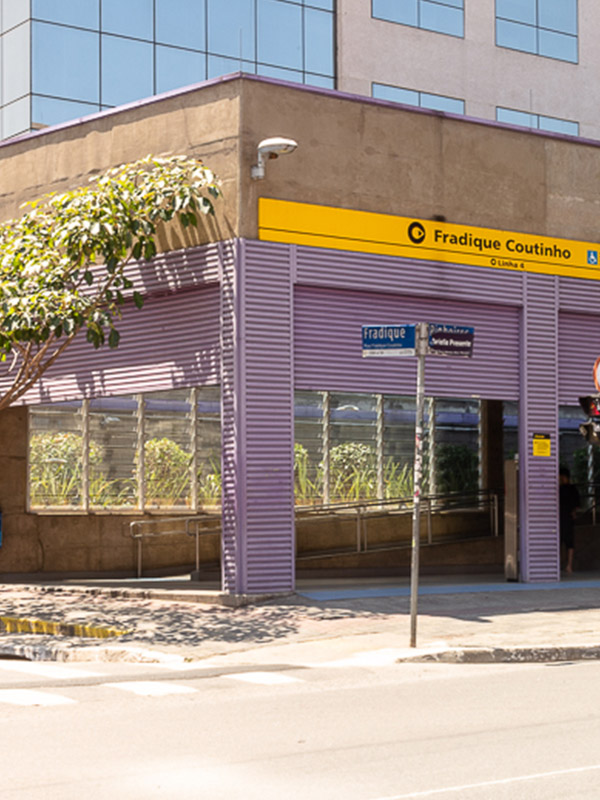 METRÔ FRADIQUE COUTINHO<br>A Pé 1KM • 12 MIN*