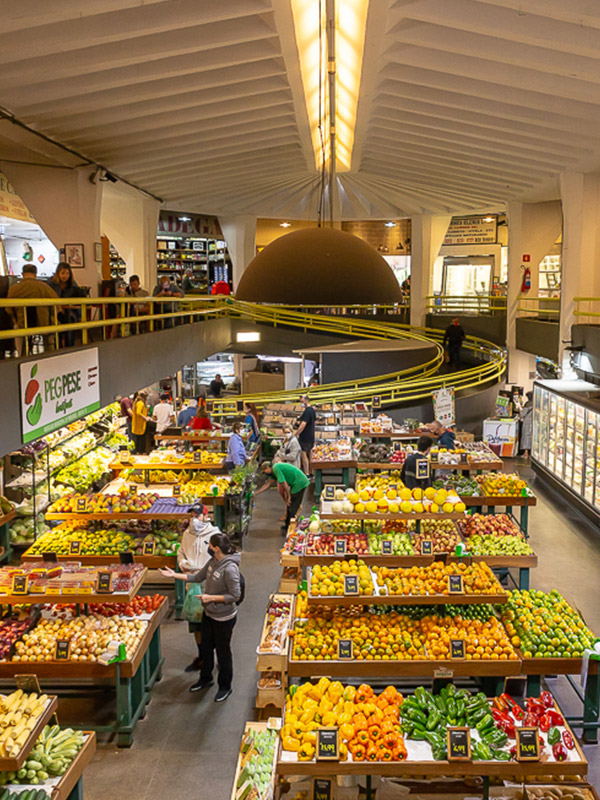 MERCADO MUNICIPAL DE PINHEIROS<br>A Pé 400M • 5 MIN*